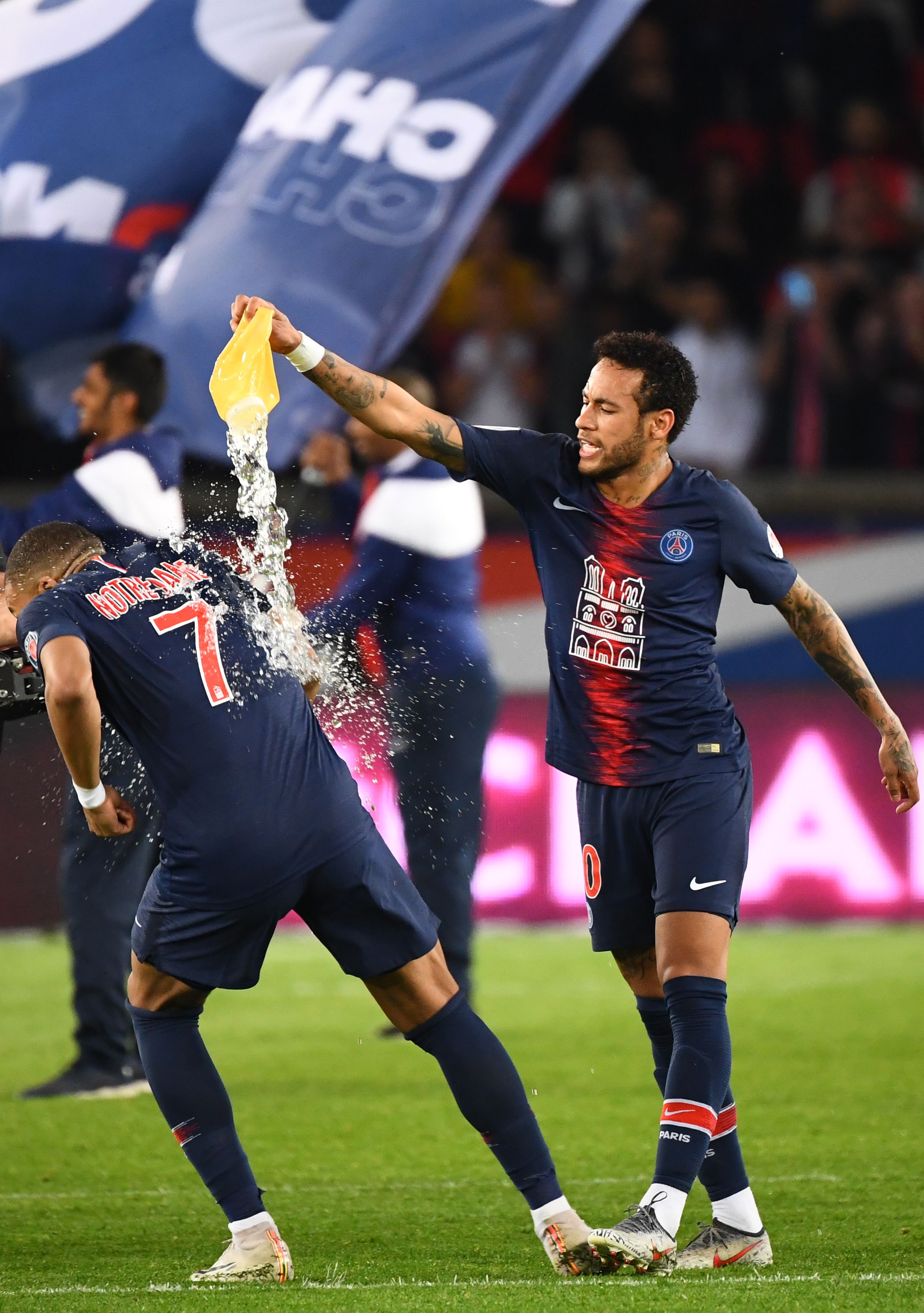 中超欠薪问题严峻，俱乐部准入难，财务困境持续，亟需解决。