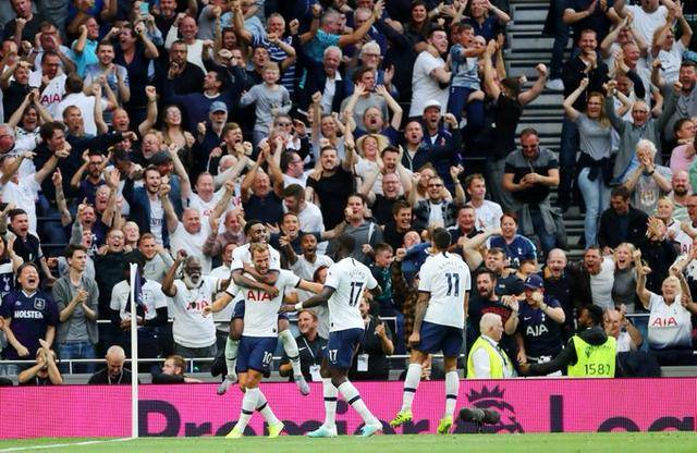 C罗打趣：詹姆斯是个好人，但我头发比他多！