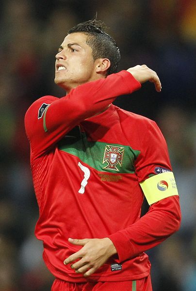 曼联高层对阿莫林分歧曝光，两人力挺两人质疑！12月战绩或定未来