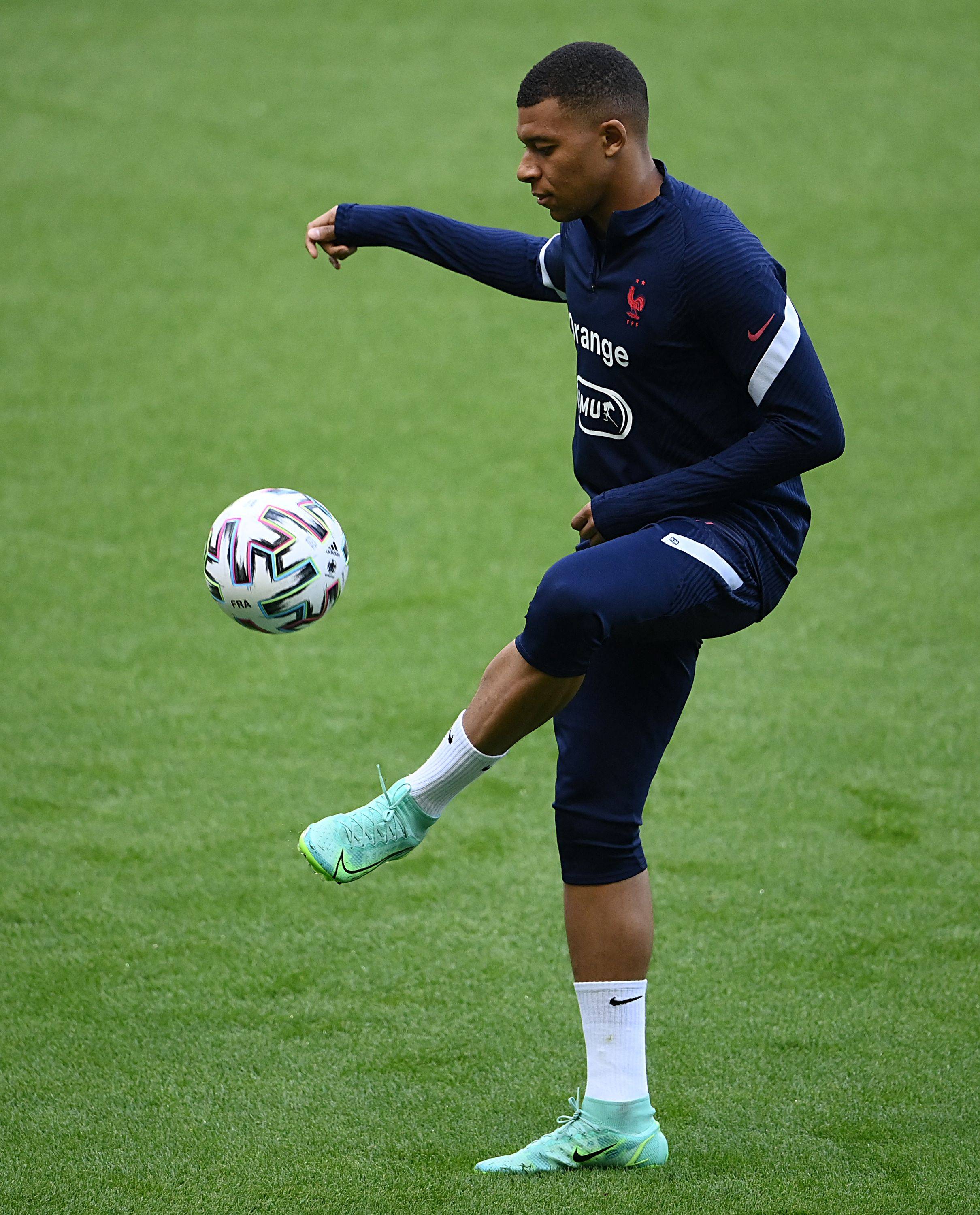 22／23赛季以来顶级前锋越位数：哈兰德仅18次，C罗143次