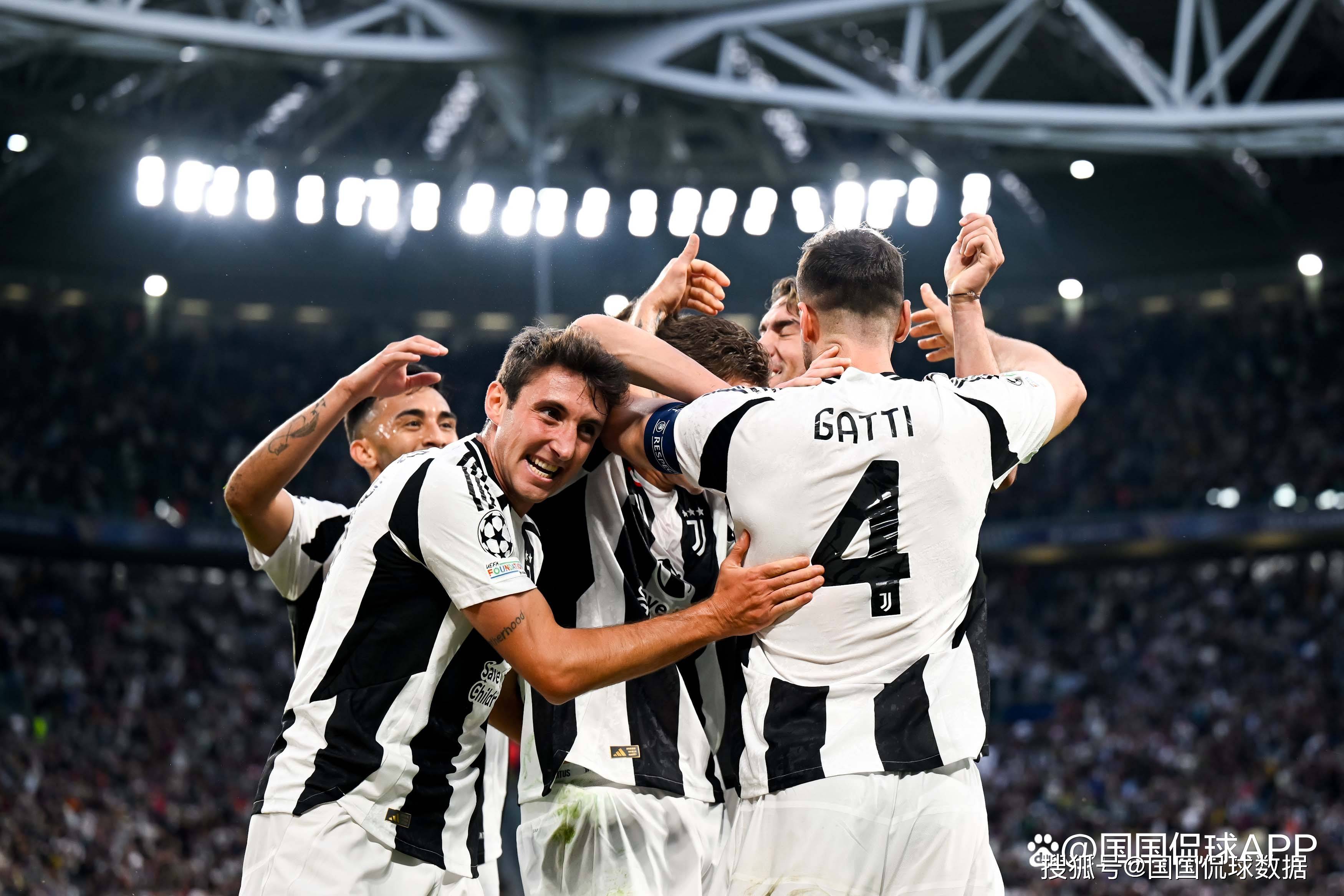 2-1，25岁英格兰国脚一剑封喉，率队2连胜反超切尔西，逼近前三