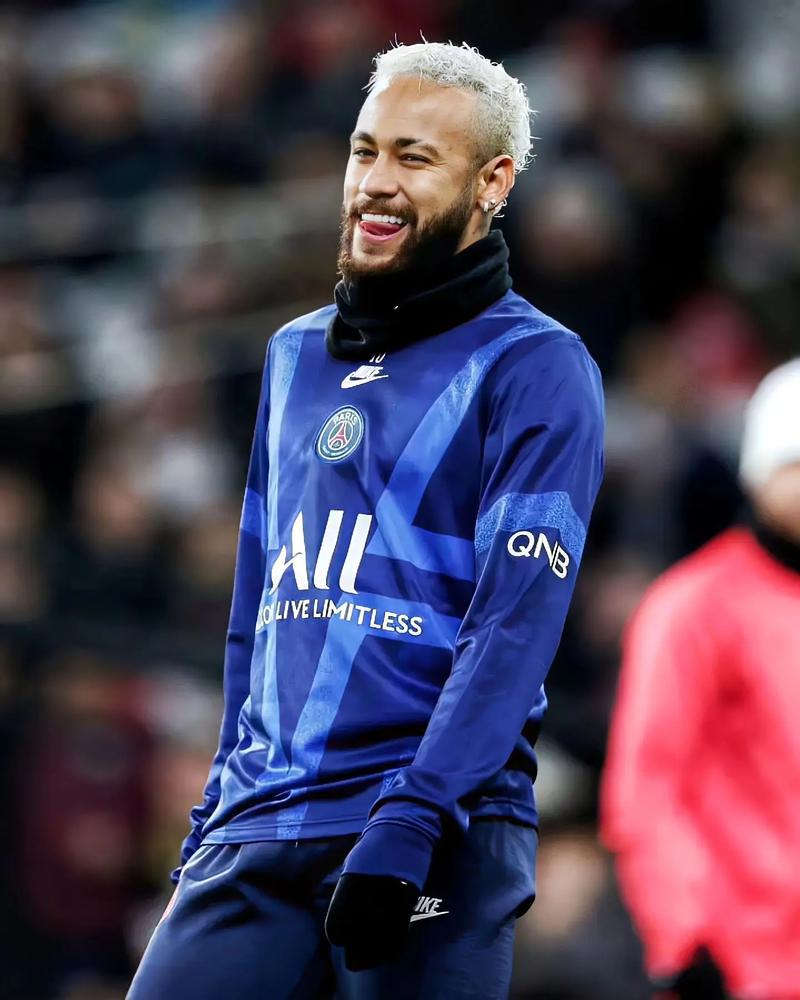 墨尔本城官方：莱基接受右髋关节手术，预计缺席三个月