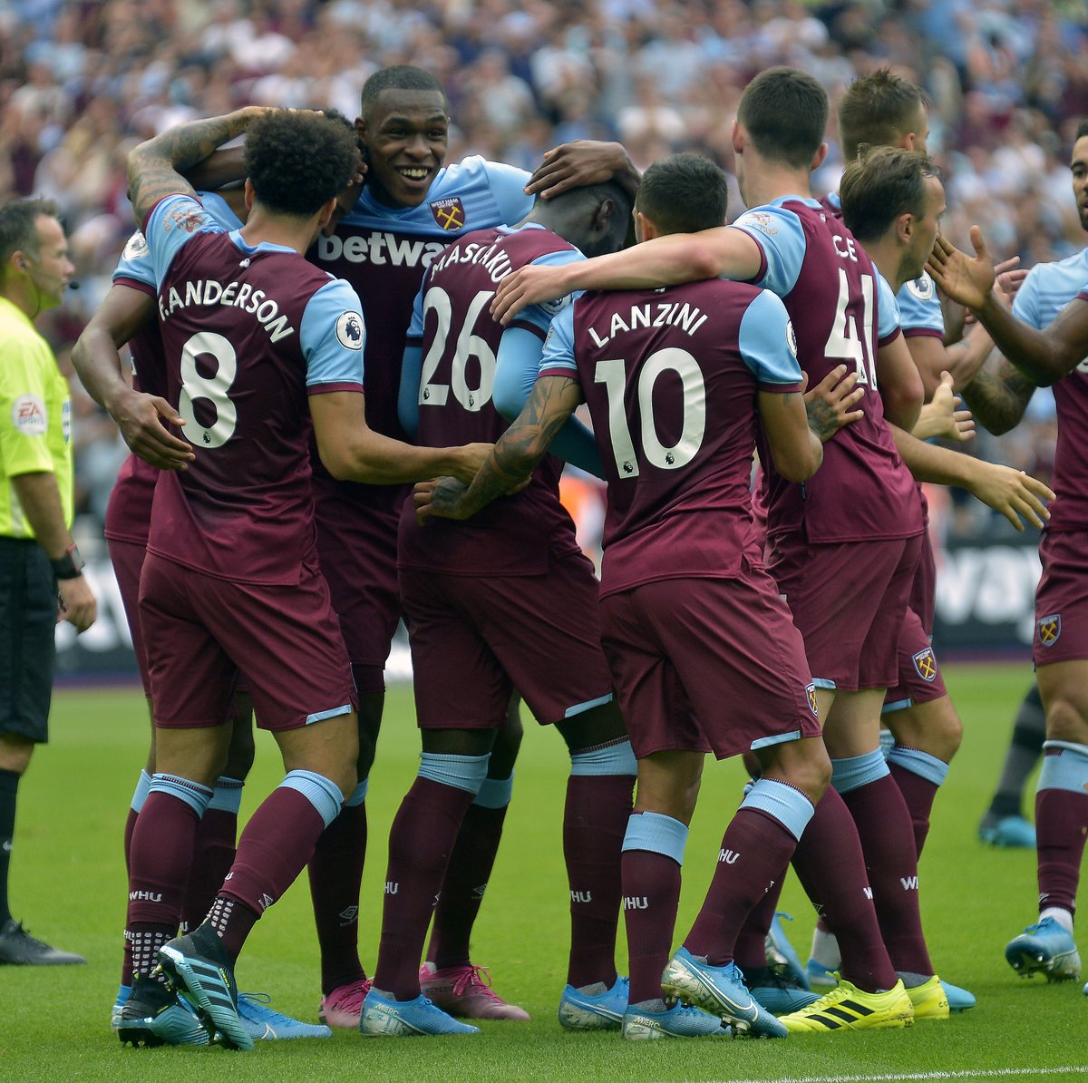 米体：因拉齐奥伤病过多，主席洛蒂托请来神父为球队祝福